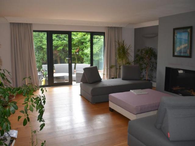 5 bedroom detached house to rent