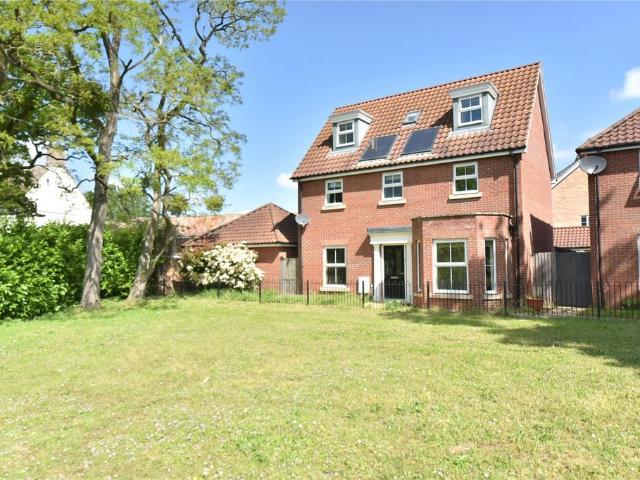 5 bedroom detached house to rent