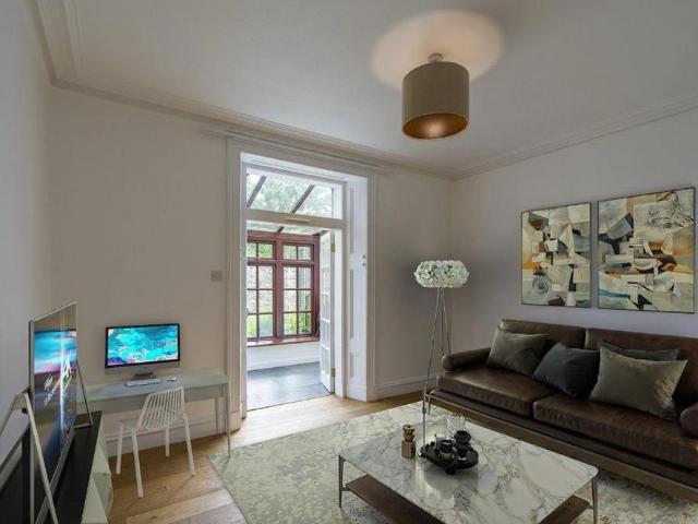 5 bedroom detached house to rent