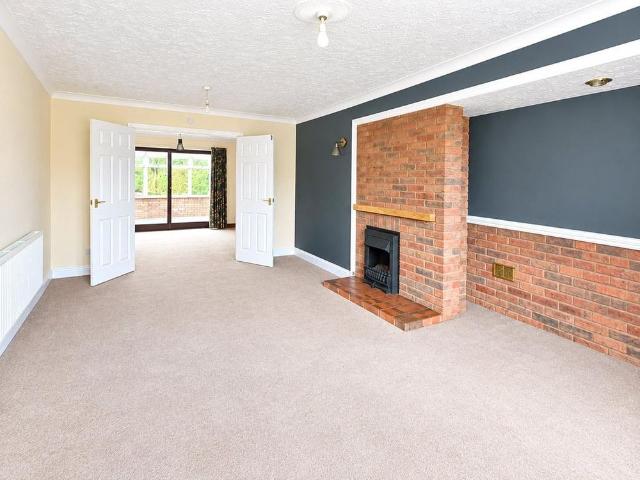 5 bedroom detached house to rent