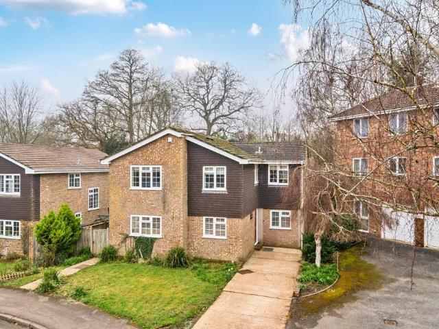 5 bedroom detached house to rent