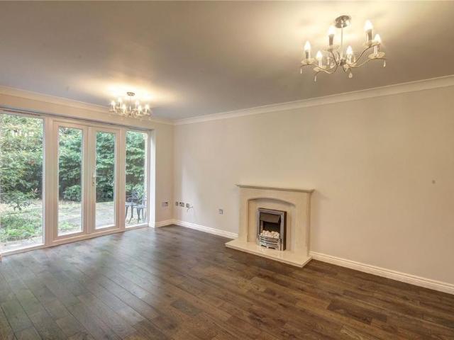 5 bedroom detached house to rent