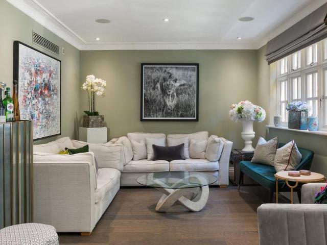5 bedroom detached house to rent