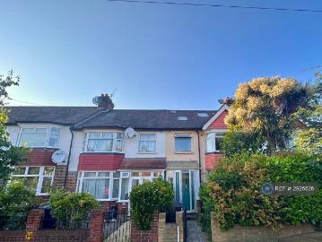 5 bedroom detached house to rent