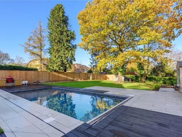 5 bedroom detached house to rent