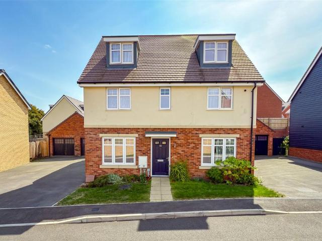 5 bedroom detached house to rent