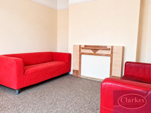 5 bedroom detached house to rent