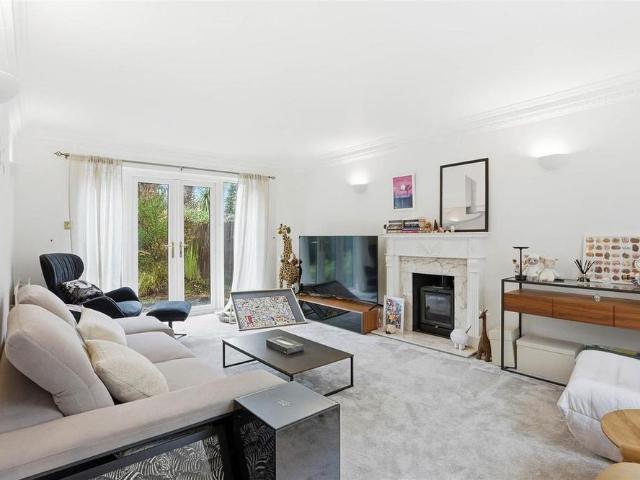 5 bedroom detached house to rent