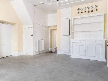 5 bedroom detached house to rent
