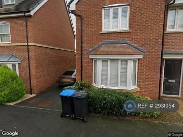 5 bedroom detached house to rent