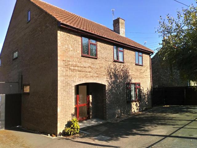 5 bedroom detached house to rent