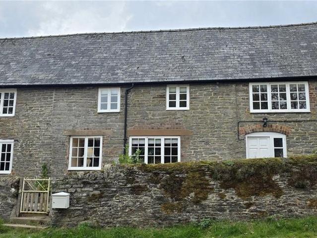 5 bedroom detached house to rent