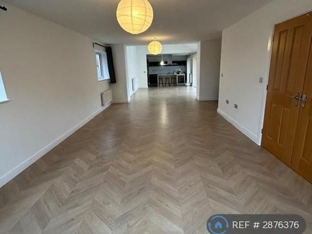 5 bedroom detached house to rent