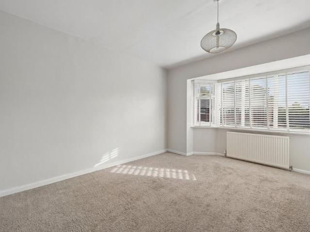 5 bedroom detached house to rent