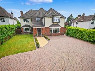 5 bedroom detached house to rent