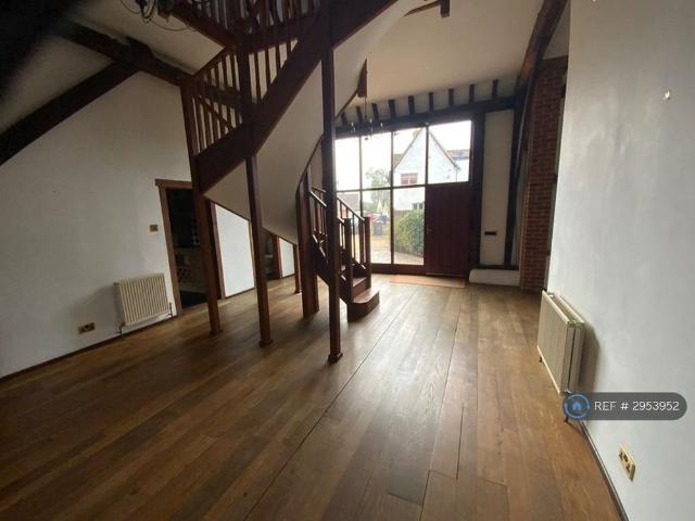5 bedroom detached house to rent