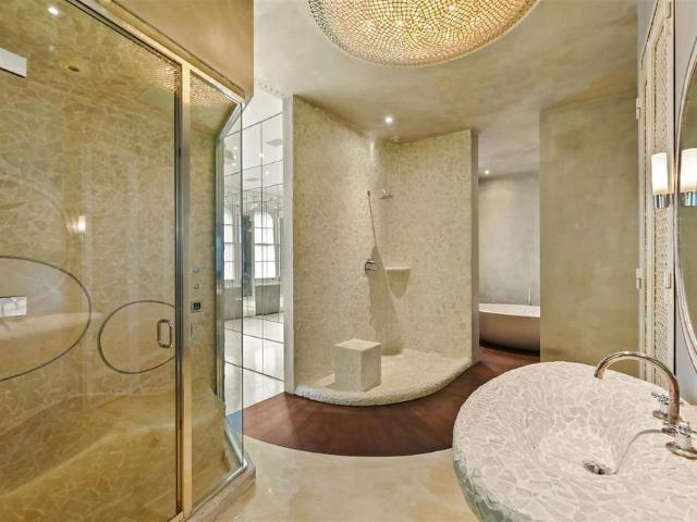 5 bedroom detached house to rent