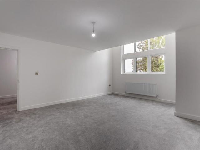 5 bedroom detached house to rent