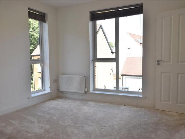 5 bedroom detached house to rent