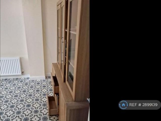 5 bedroom detached house to rent