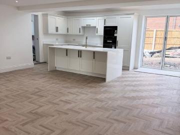5 bedroom detached house to rent