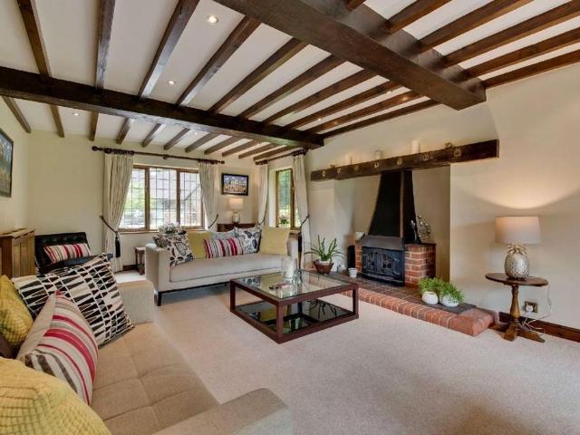 5 bedroom detached house to rent