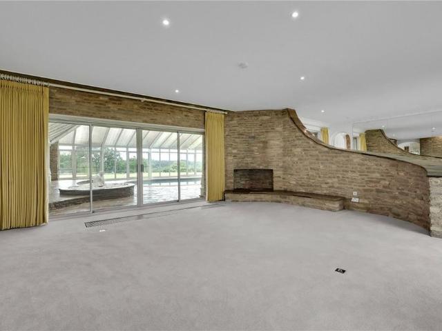 5 bedroom detached house to rent