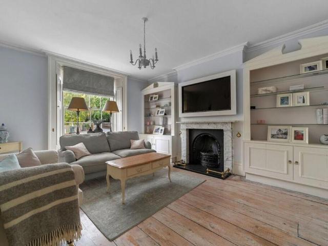 5 bedroom detached house to rent