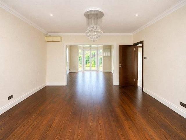 5 bedroom detached house to rent