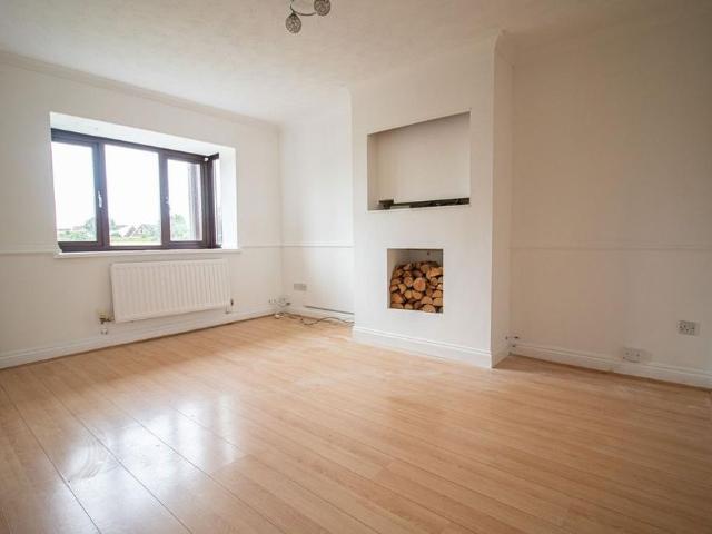 5 bedroom detached house to rent