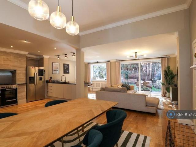 5 bedroom detached house to rent