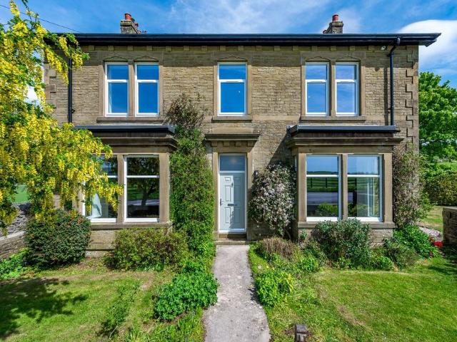 5 bedroom detached house to rent