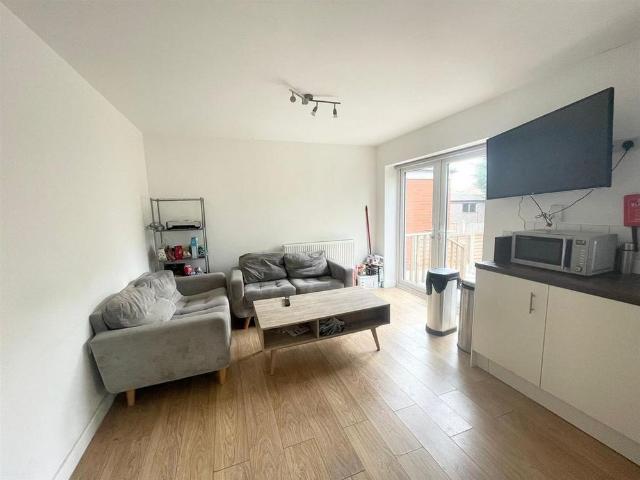 5 bedroom detached house to rent