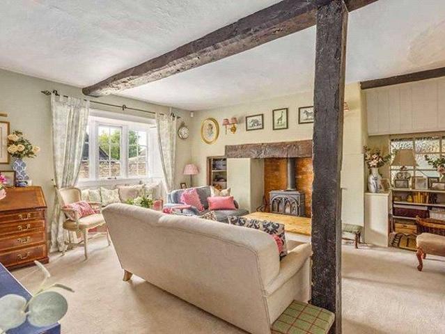 5 bedroom detached house to rent