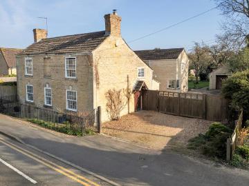 5 bedroom detached house to rent