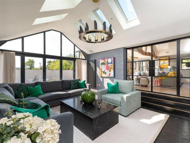 5 bedroom detached house to rent