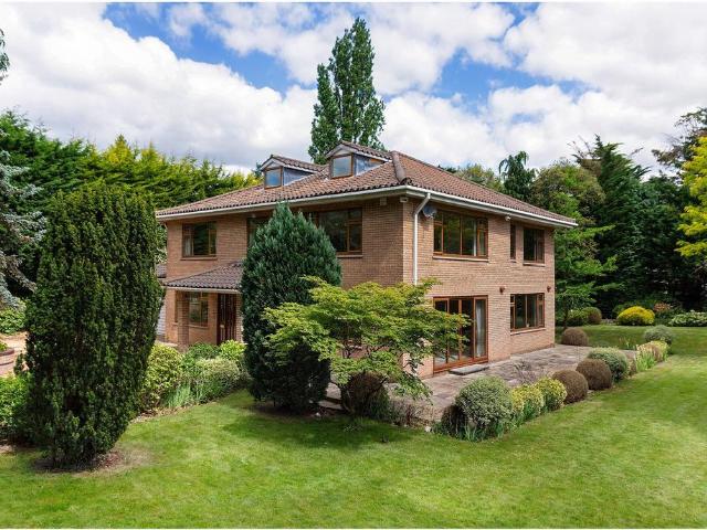 5 bedroom detached house to rent