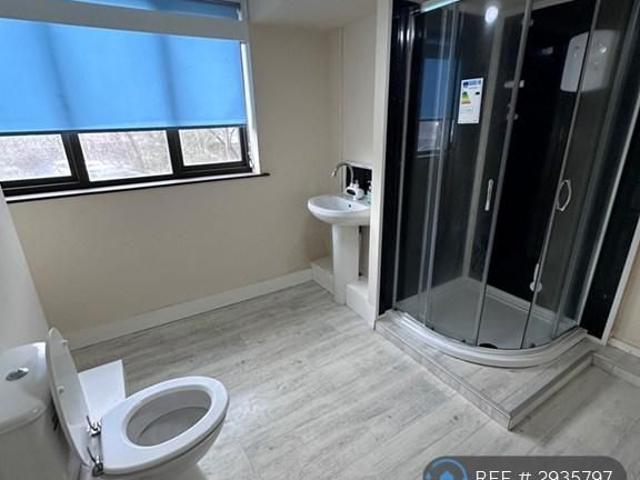 5 bedroom detached house to rent