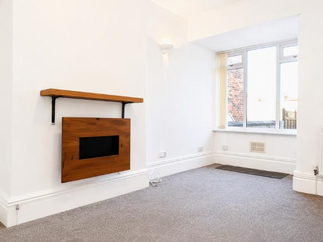 5 bedroom detached house to rent