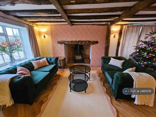 5 bedroom detached house to rent