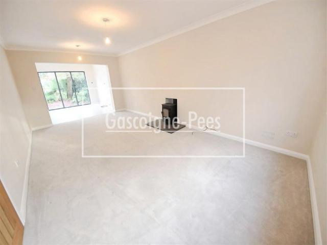 5 bedroom detached house to rent