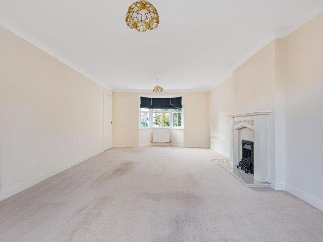 5 bedroom detached house to rent