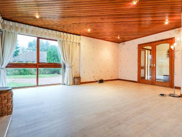 5 bedroom detached house to rent