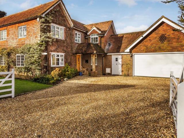 5 bedroom detached house to rent