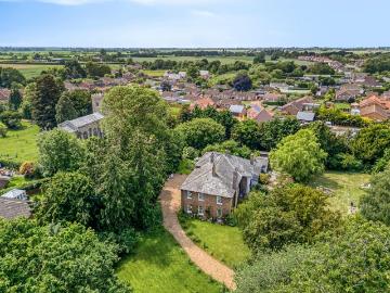 5 bedroom detached house to rent