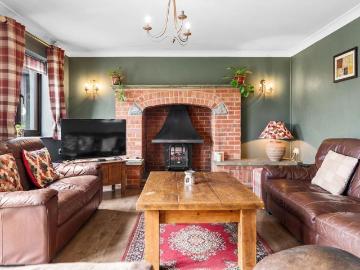5 bedroom detached house to rent