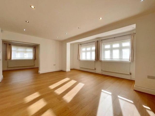 5 bedroom detached house to rent