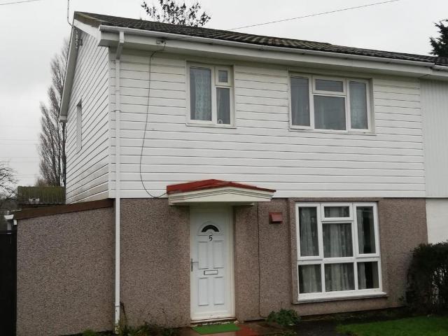 5 bedroom detached house to rent
