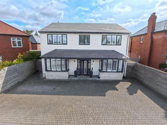 5 bedroom detached house to rent