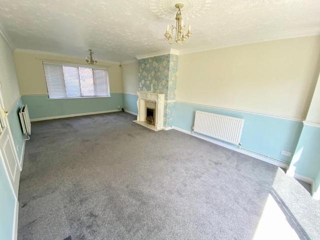 5 bedroom detached house to rent